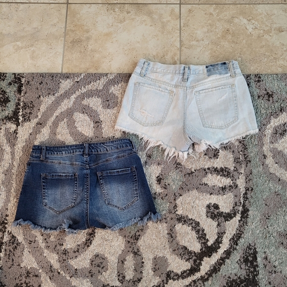 2 pairs of shorts - Aero Cheeky and Sky & Sparrow - Picture 2 of 8
